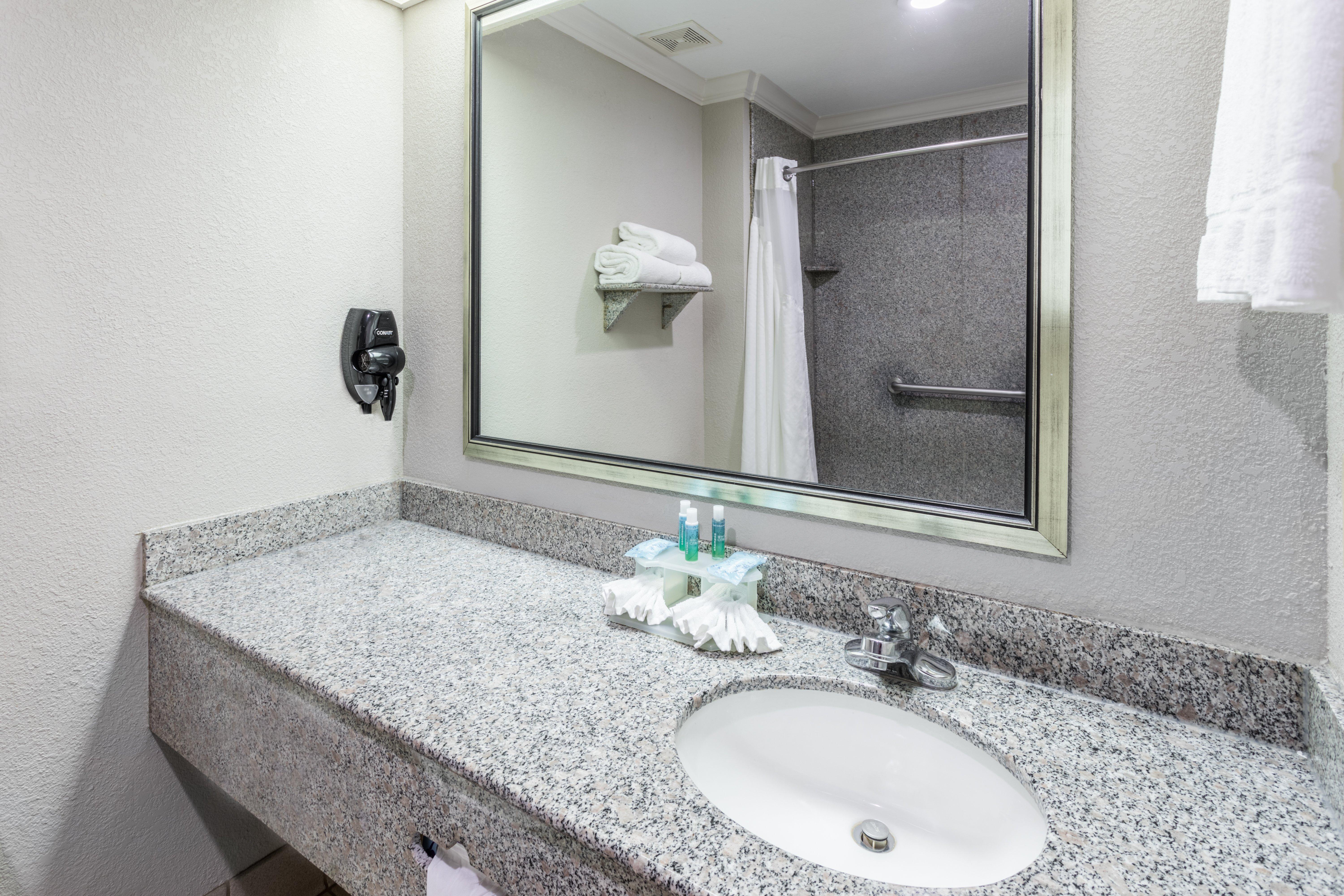 Holiday Inn Express Hotel And Suites Lake Charles By Ihg Bagian luar foto