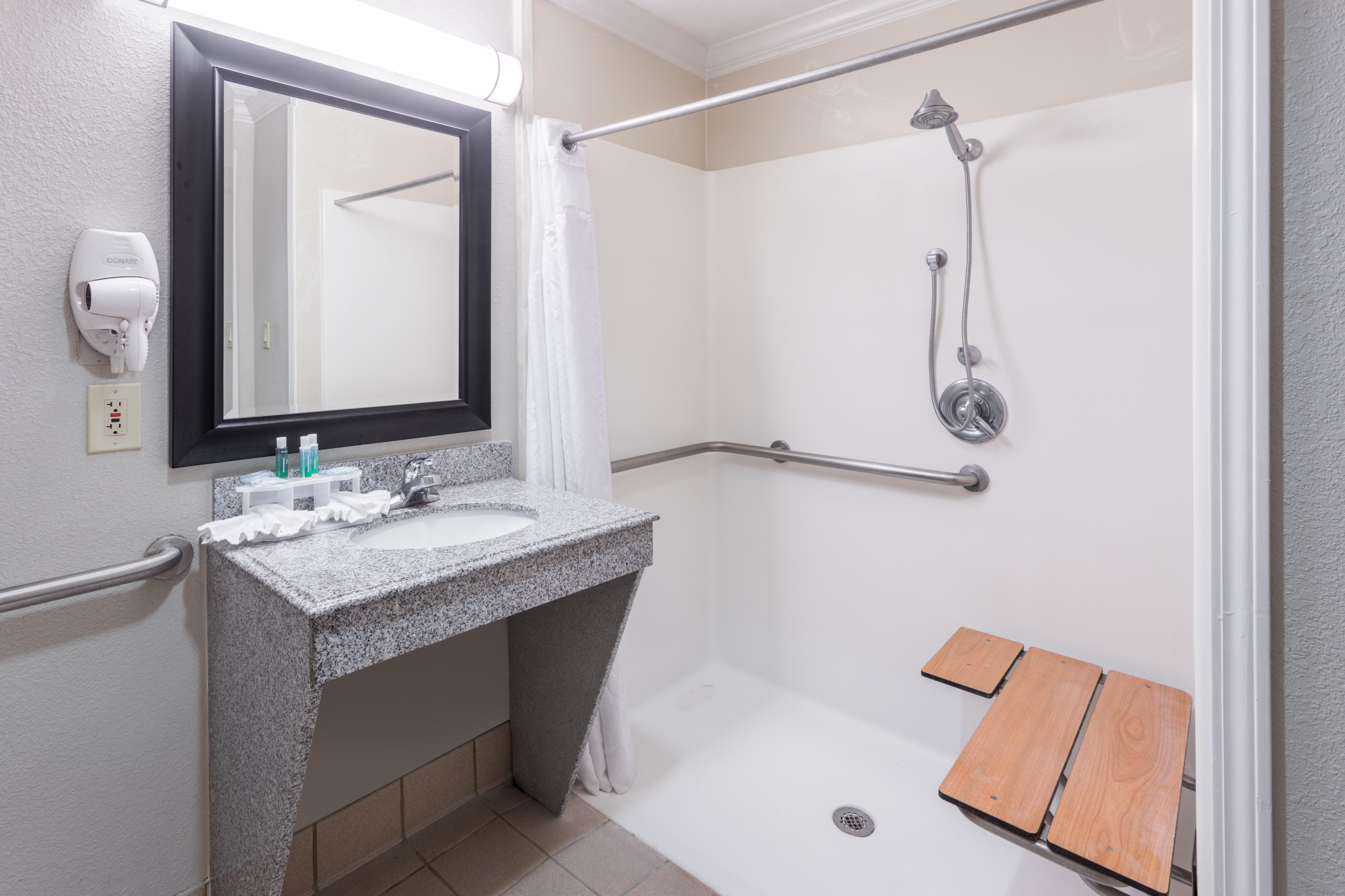 Holiday Inn Express Hotel And Suites Lake Charles By Ihg Bagian luar foto