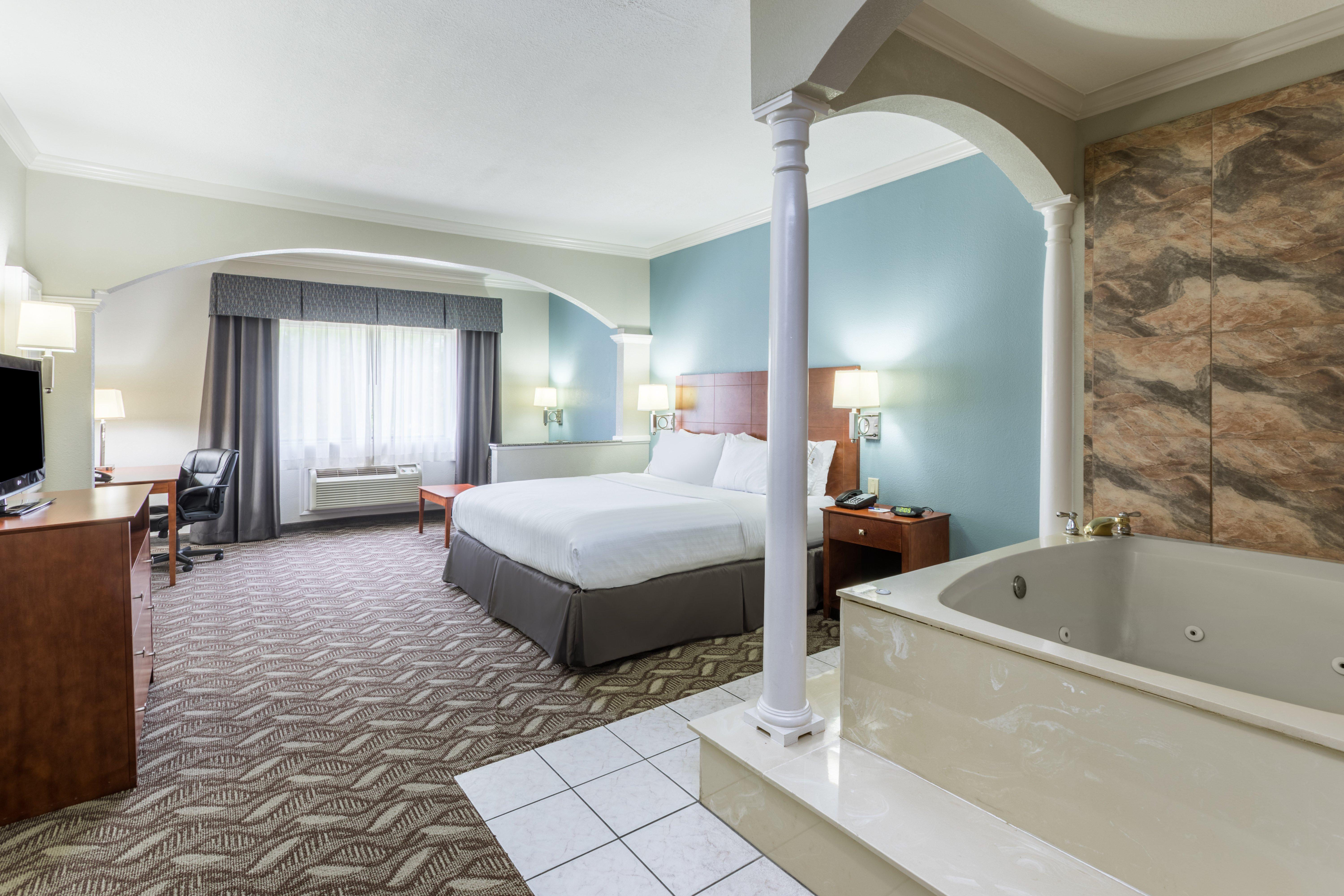 Holiday Inn Express Hotel And Suites Lake Charles By Ihg Bagian luar foto