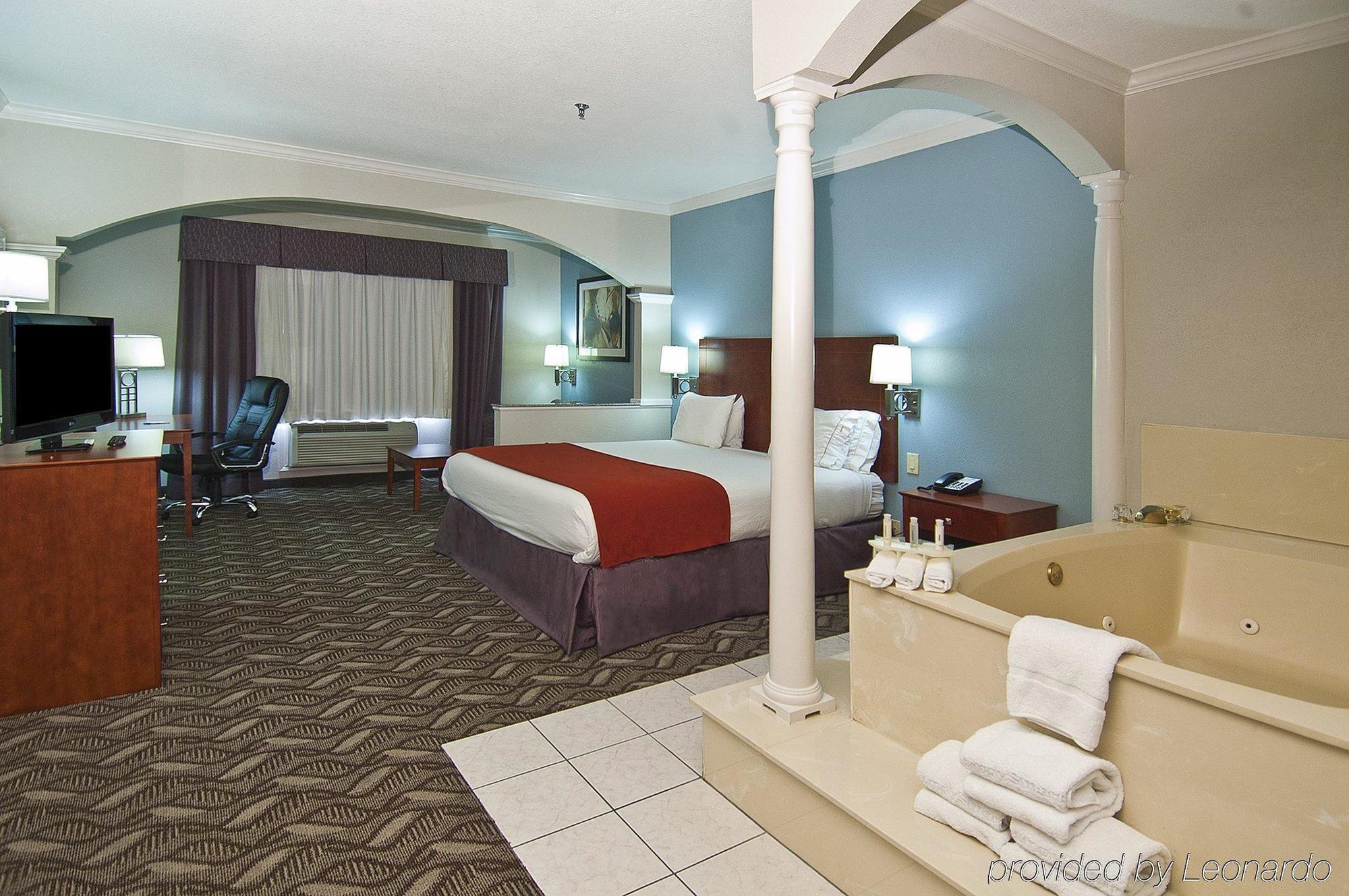 Holiday Inn Express Hotel And Suites Lake Charles By Ihg Bagian luar foto